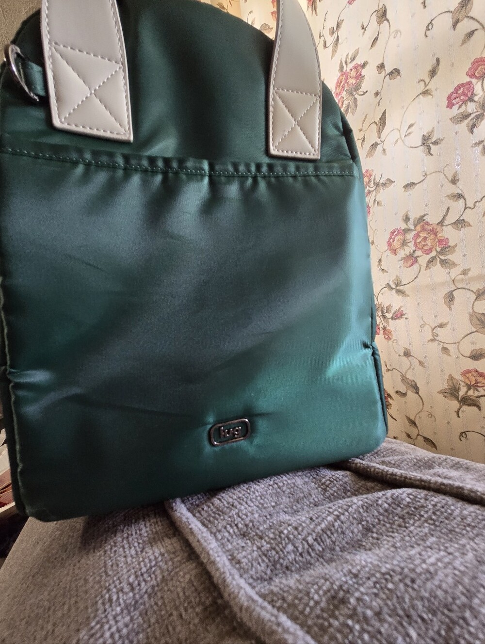 lug Deep Green ,Silver Insulated Lunch/snack Bag .Beige Handles
